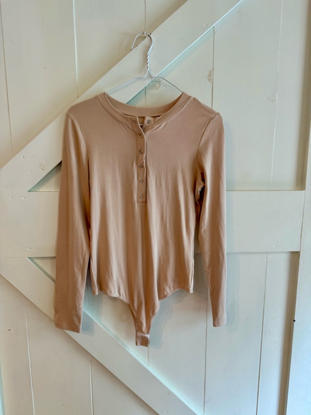 Unbranded Cream Long Sleeve Snap Henley Bodysuit Size Medium Soft Stretch